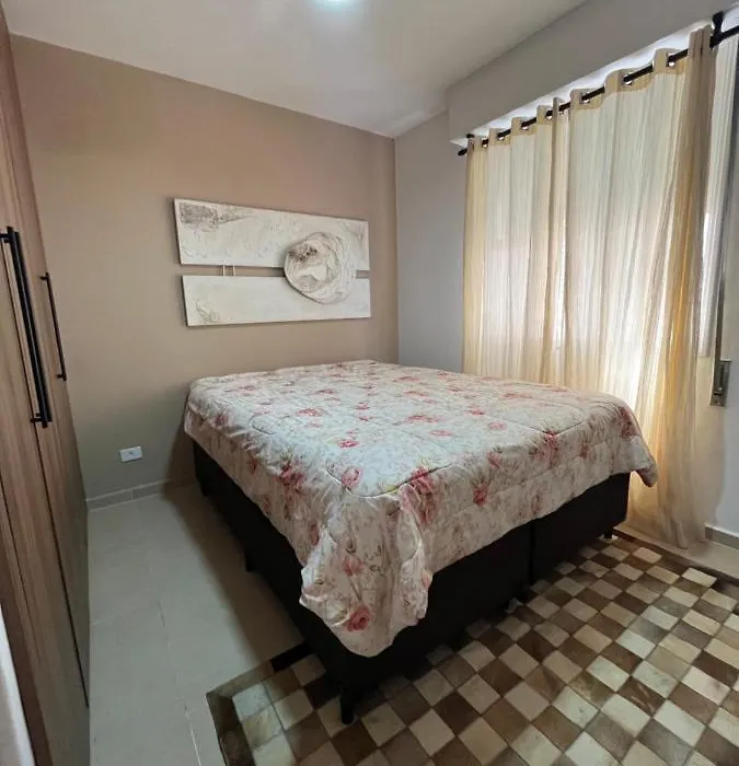 Apartamento no Guaruja, Praia Pitangueiras, 2 dormitórios, reformado.-1