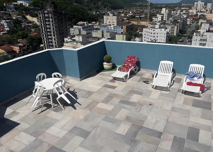 Edifício cm Piscina, Churrasqueira e 1 Vaga de Garagem Guarujá